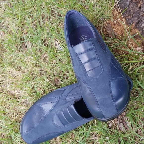 Clark's Genuine leather.  Wide - Picture 8 of 8